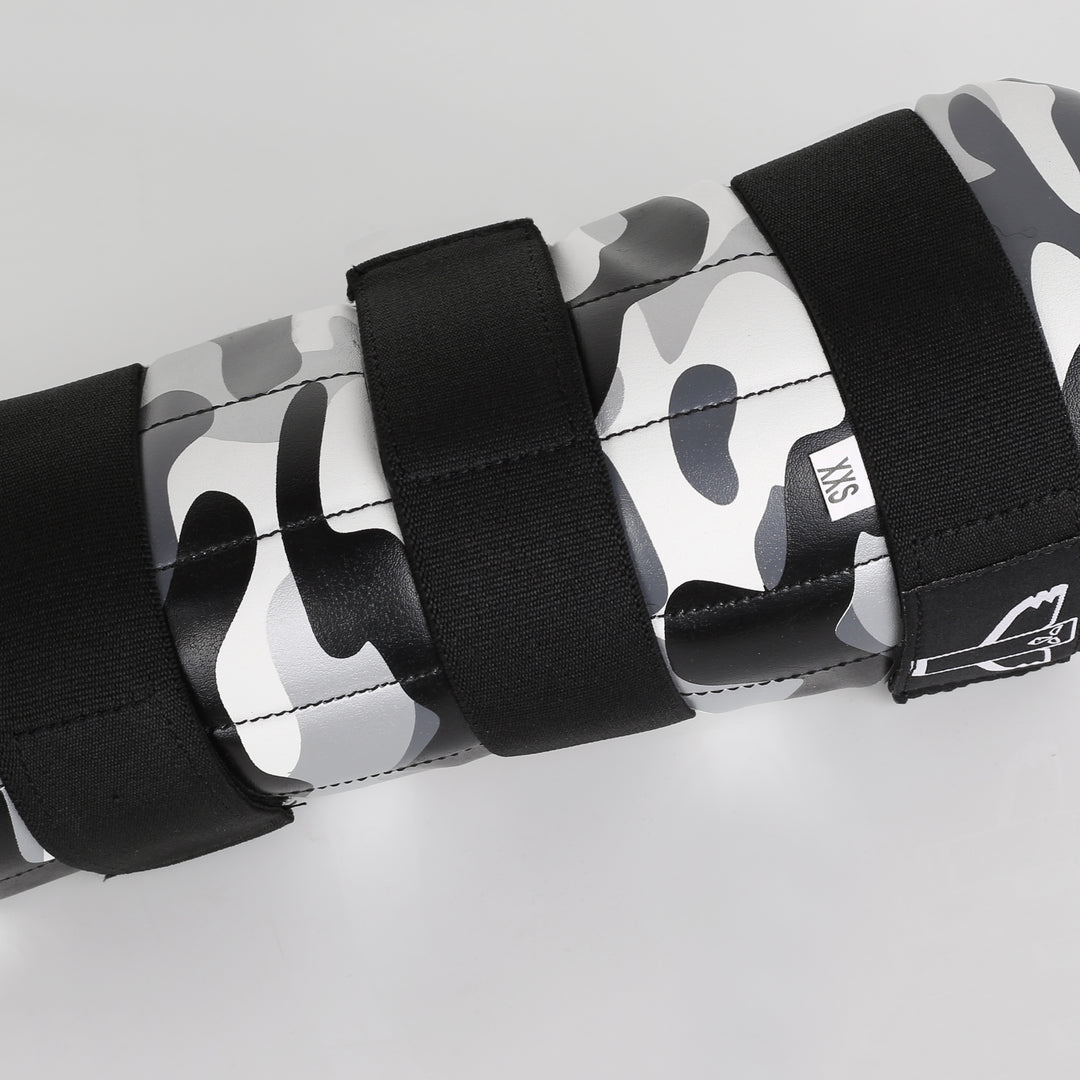 Sluiting van camouflage kickboksen scheenbeschermers van TribeGear
