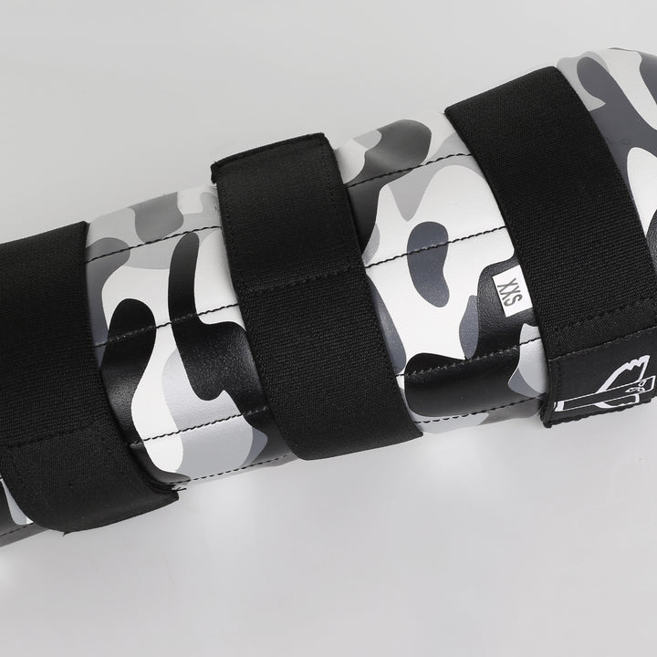 Sluiting van camouflage kickboksen scheenbeschermers van TribeGear