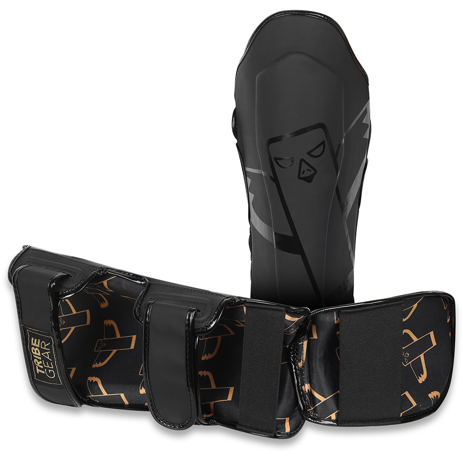 Binnenzijde van TribeGear Gold Label scheenbeschermers met klittenbandsluiting en voering