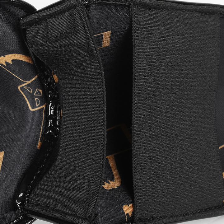 Detail van de elastische band aan de binnenzijde van de TribeGear Gold Label scheenbeschermers