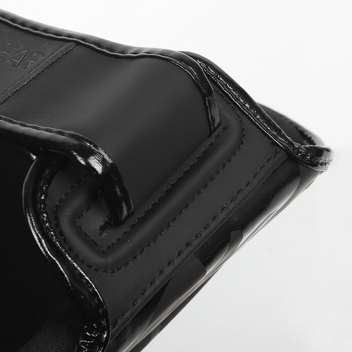 Detail van voetbescherming en elastische band van TribeGear scheenbeschermers
